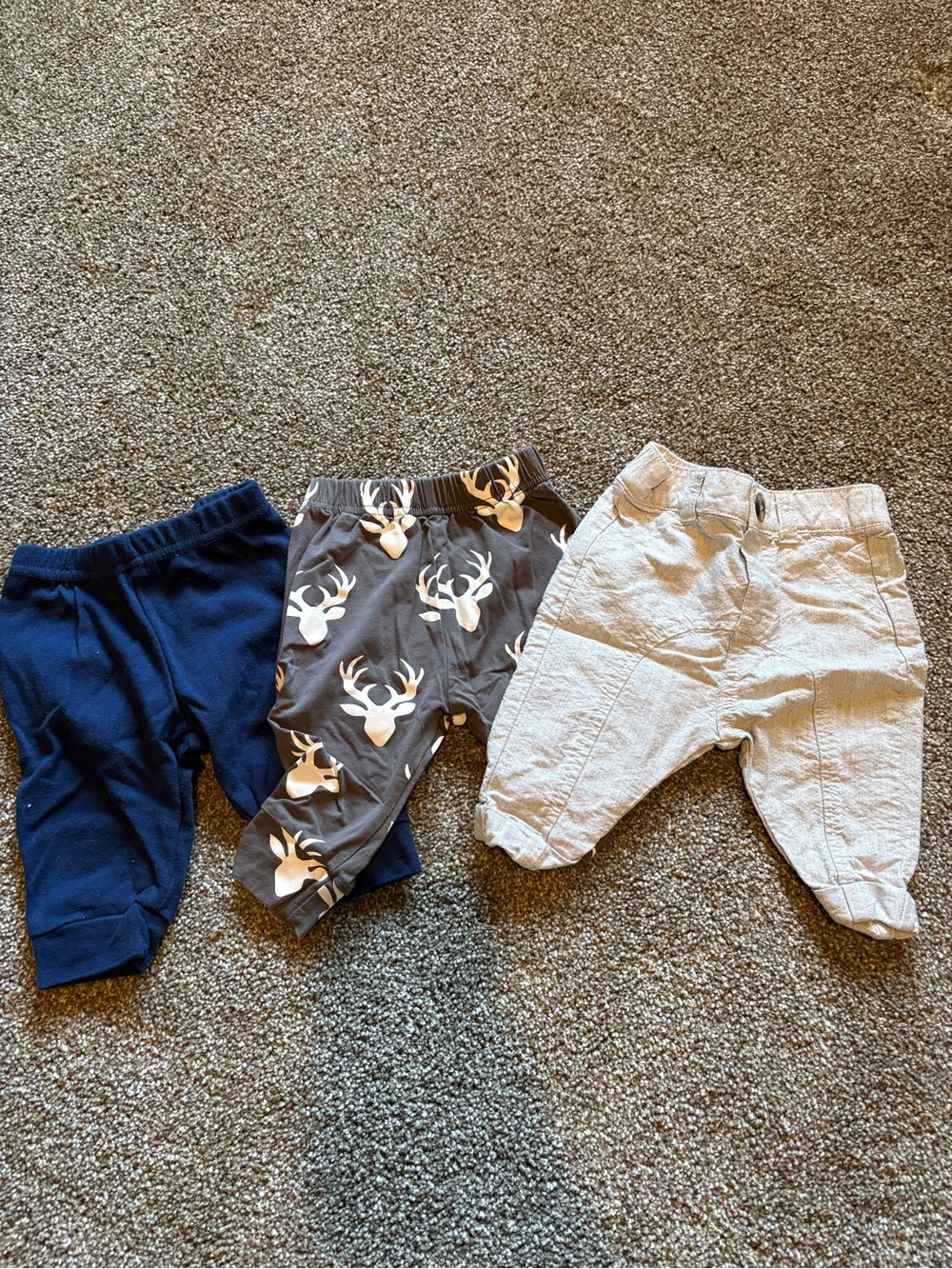 Baby boy clothes lot (size 0-3 months) - Picture 2 of 5